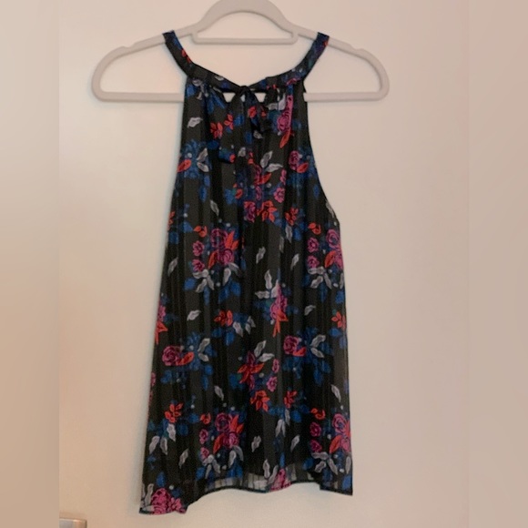 Blouse and skirt set. - Picture 3 of 8